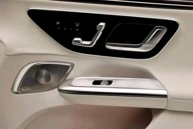 Mercedes-Benz EQE 43