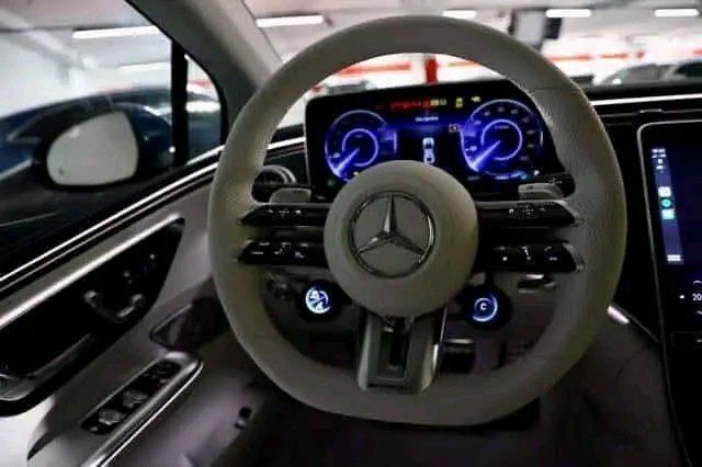 Mercedes-Benz EQE 43