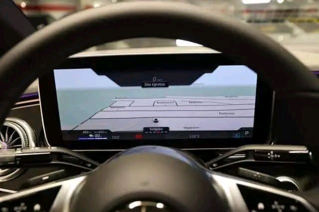 Mercedes-Benz EQE 43