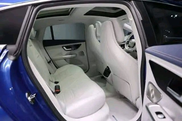 Mercedes-Benz EQE 43