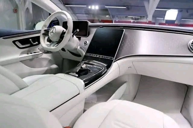 Mercedes-Benz EQE 43