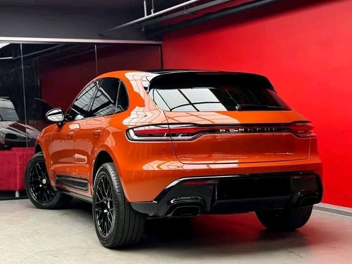 1000020223.jpg PORSCHE MACAN