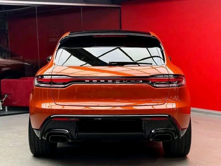 1000020224.jpg PORSCHE MACAN
