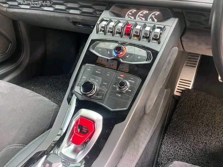 1000020427.jpg Lamborghini Huracan