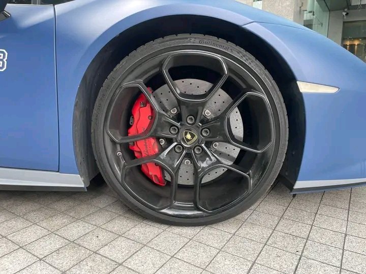 1000020429.jpg Lamborghini Huracan