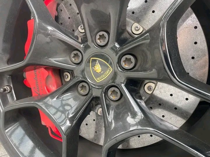 1000020434.jpg Lamborghini Huracan