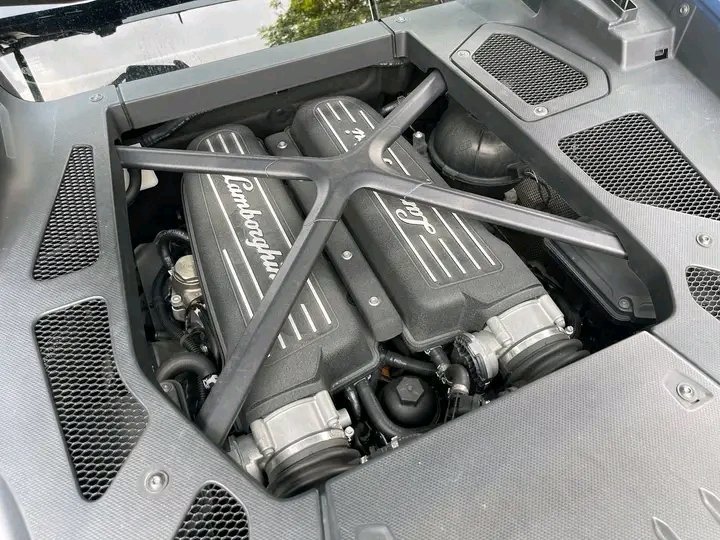 1000020437.jpg Lamborghini Huracan