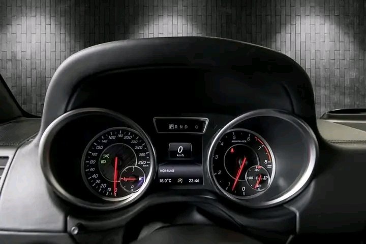 1000020694.jpg Mercedes-Benz G63