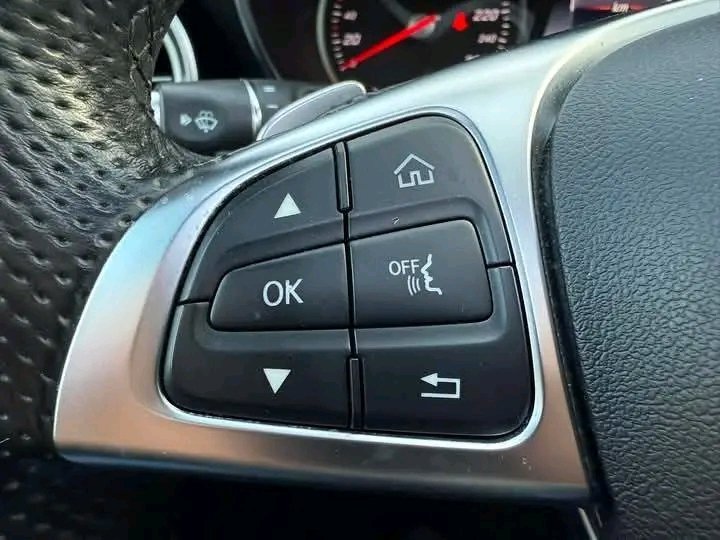 1000021129.jpg Mercedes-Benz GLC