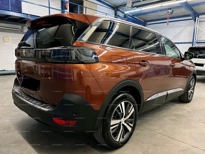1000021269.jpg Peugeot 5008