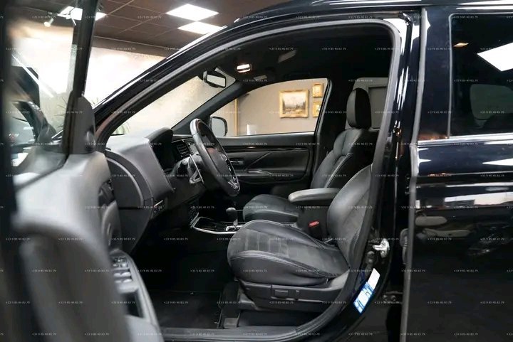 1000021396.jpg Mitsubishi Outlander