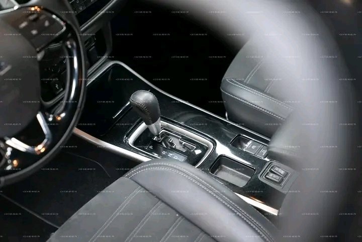 1000021412.jpg Mitsubishi Outlander