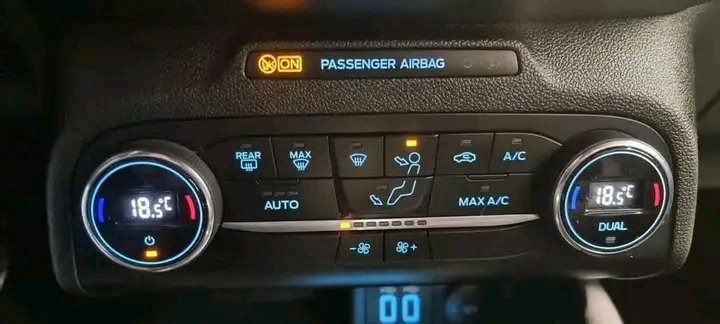 1000021470.jpg FORD FOCUS