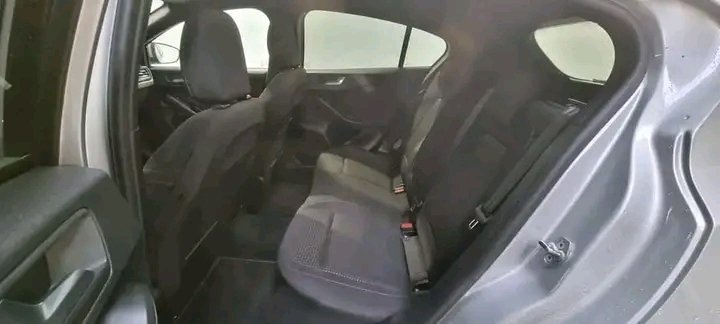 1000021473.jpg FORD FOCUS