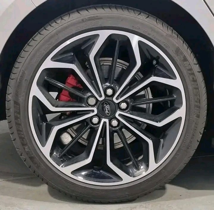 1000021479.jpg FORD FOCUS