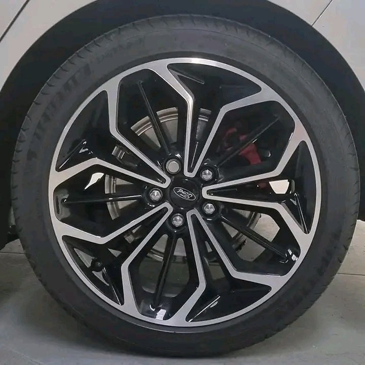 1000021480.jpg FORD FOCUS