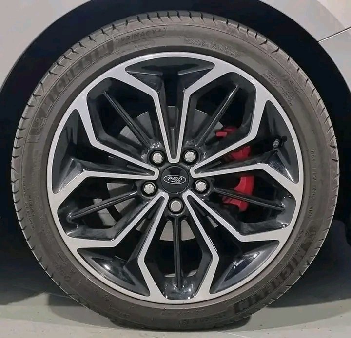 1000021481.jpg FORD FOCUS