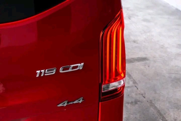 1000021571.jpg Mercedes-Benz Vito Tourer 8Seter