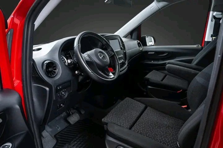 1000021572.jpg Mercedes-Benz Vito Tourer 8Seter