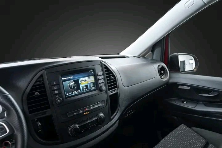 1000021573.jpg Mercedes-Benz Vito Tourer 8Seter