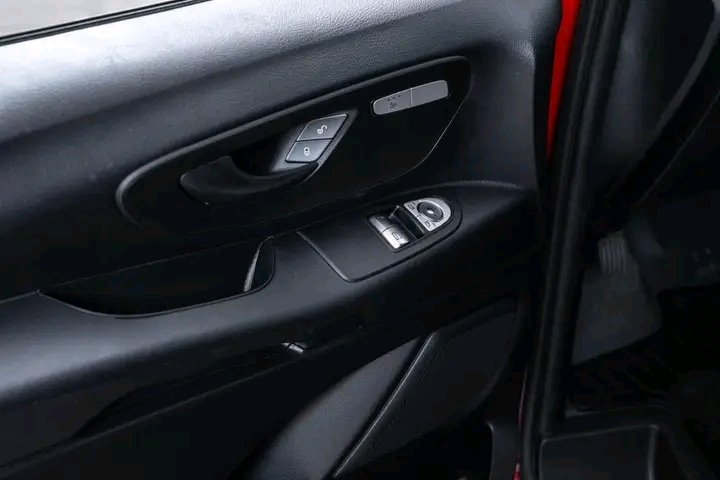 1000021577.jpg Mercedes-Benz Vito Tourer 8Seter