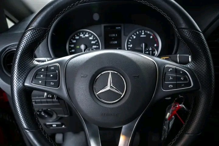 1000021578.jpg Mercedes-Benz Vito Tourer 8Seter