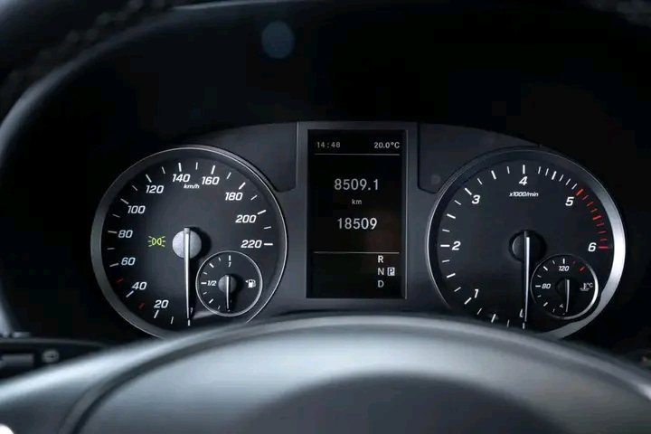 1000021579.jpg Mercedes-Benz Vito Tourer 8Seter