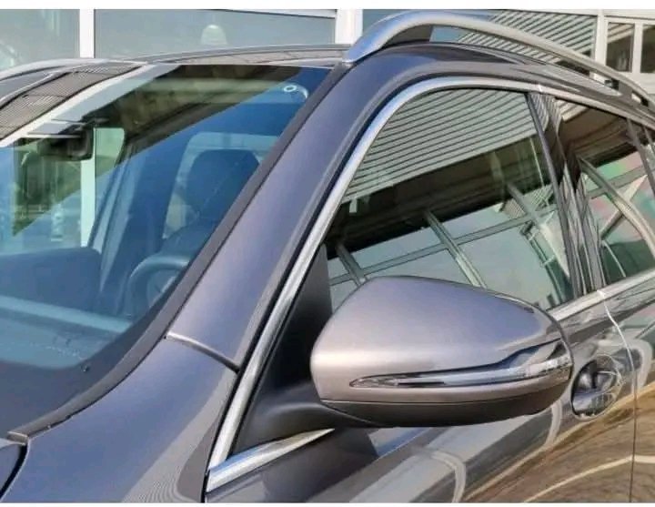 1000021634.jpg Mercedes-Benz GLB 200