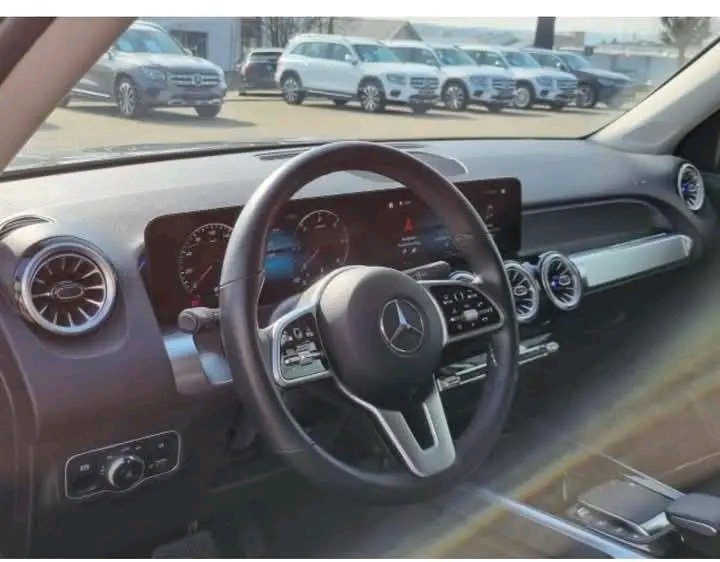 1000021635.jpg Mercedes-Benz GLB 200