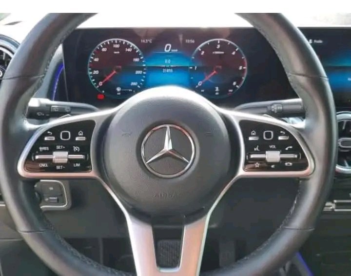 1000021636.jpg Mercedes-Benz GLB 200