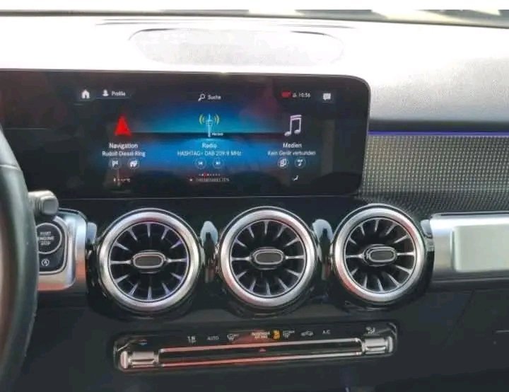 1000021638.jpg Mercedes-Benz GLB 200