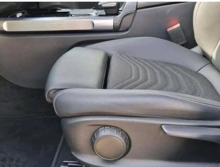 1000021639.jpg Mercedes-Benz GLB 200