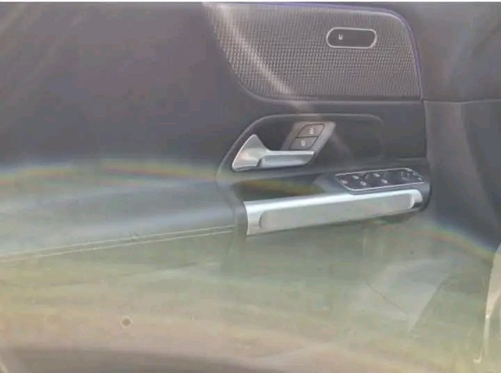 1000021642.jpg Mercedes-Benz GLB 200