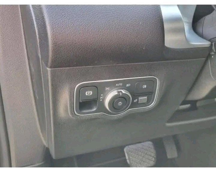 1000021643.jpg Mercedes-Benz GLB 200