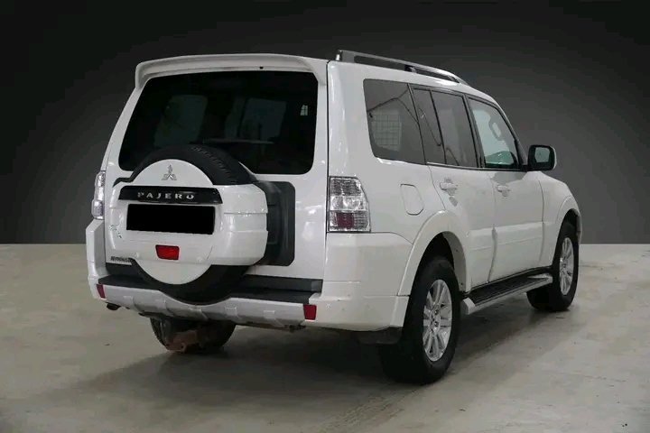 1000021761.jpg Mitsubishi Pajero