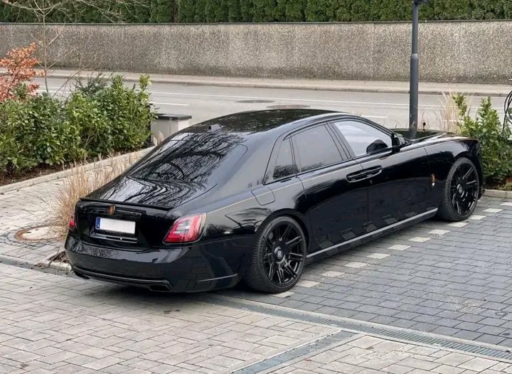 Rolls-Royce Ghost Black