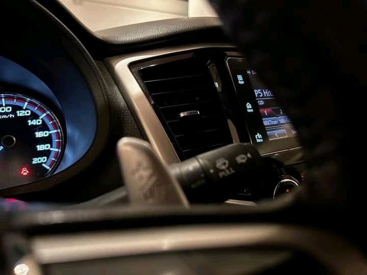 1000023621.jpg Mitsubishi L200