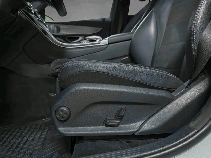 1000024382.jpg Mercedes-Benz GLC