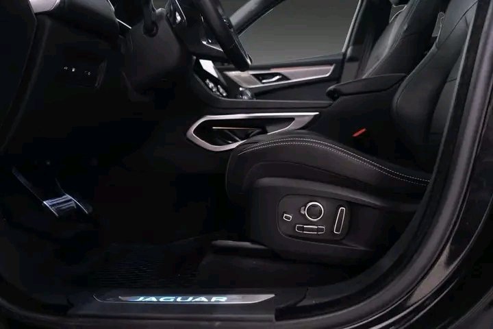 1000024427.jpg Jaguar F-PACE