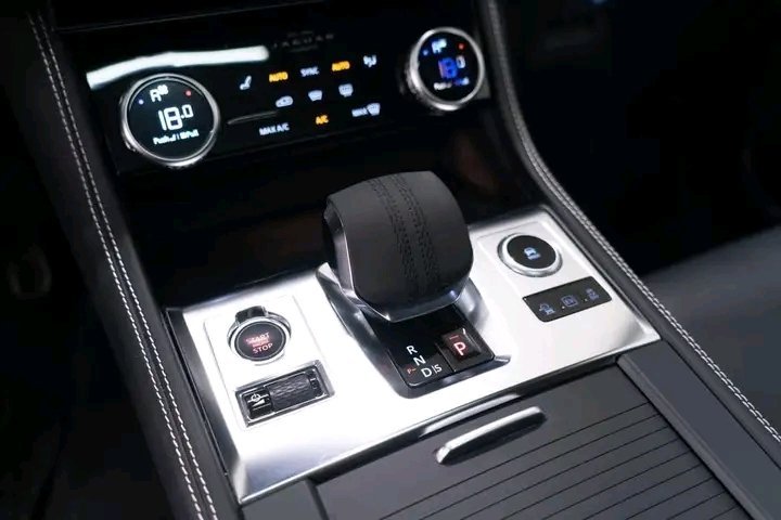 1000024428.jpg Jaguar F-PACE