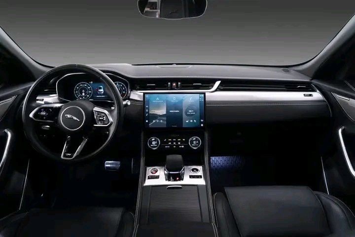 1000024436.jpg Jaguar F-PACE