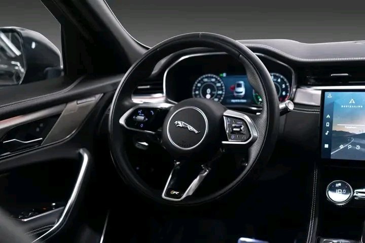 1000024437.jpg Jaguar F-PACE