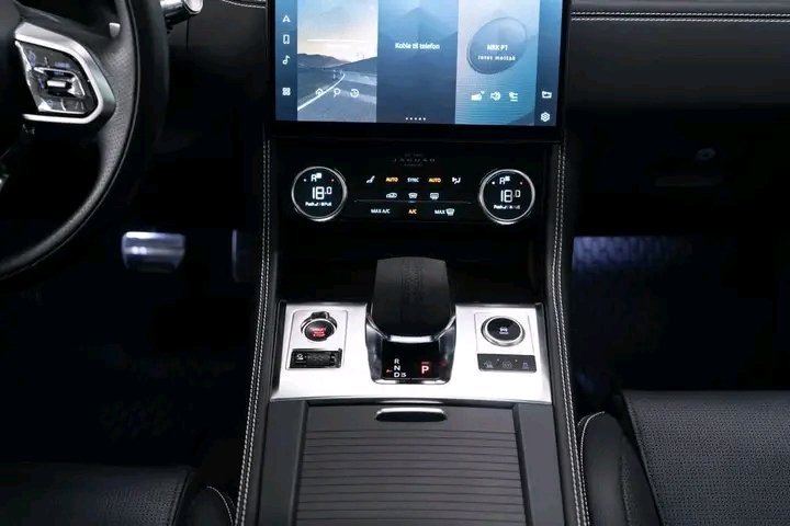 1000024438.jpg Jaguar F-PACE