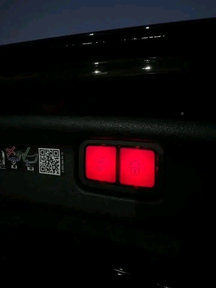 1000024454.jpg MERCEDES C220 4MATIC