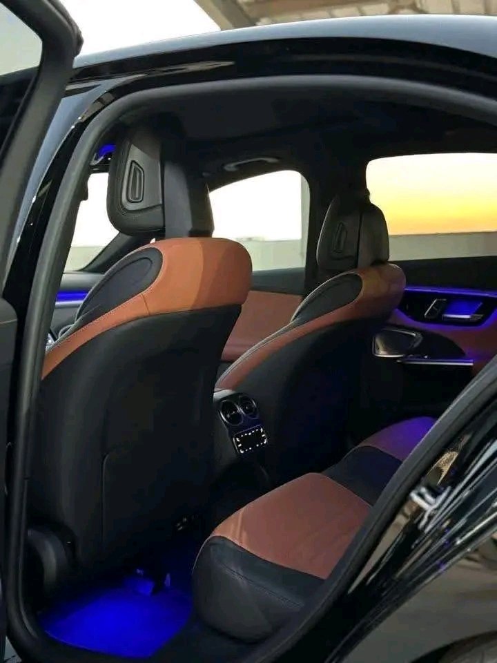 1000024462.jpg MERCEDES C220 4MATIC