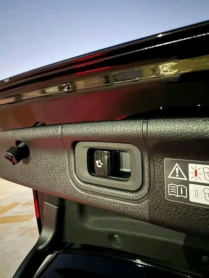 1000024464.jpg MERCEDES C220 4MATIC