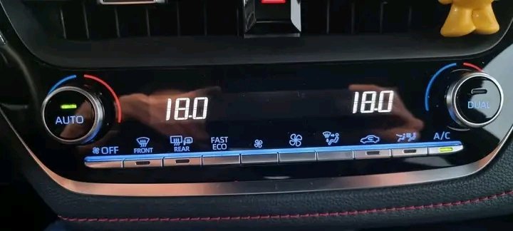 1000024950.jpg TOYOTA COROLLA HYBRID