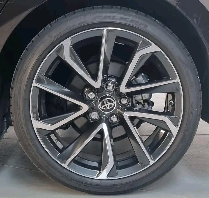 1000024952.jpg TOYOTA COROLLA HYBRID