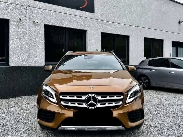 MERCEDES-BENZ GLA 180