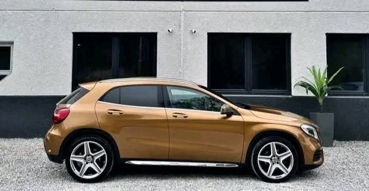 1000025109.jpg MERCEDES-BENZ GLA 180